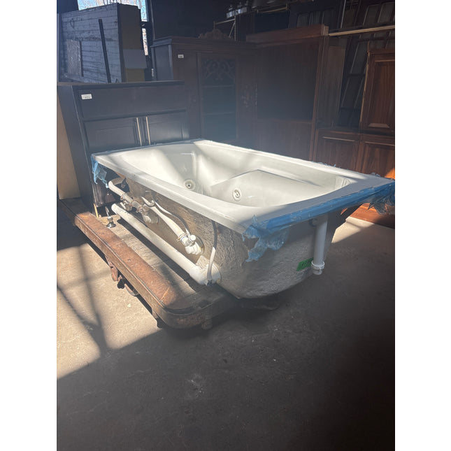 Eljer Bathtub w/ Whirlpool System